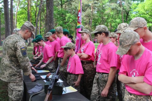 У Славуті стартував міський етап гри «Сокіл» («Джура»): понад 100 дітей долучилися до таборування
