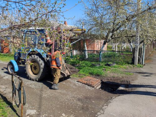 У Хмельницькому зливали в ливнівку те, що туди не мало потрапити