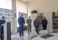 У Славутській громаді рідним полеглих Воїнів передали державні нагороди