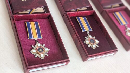 У Славутській громаді рідним полеглих Воїнів передали державні нагороди