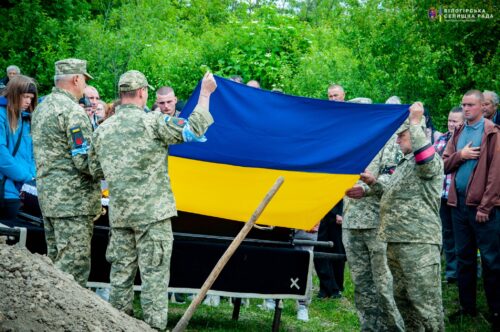 Півтора року чекання і болю: Білогірська громада попрощалася з Героєм
