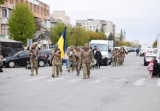 Надія жила майже два роки: у Шепетівці провели в останню земну дорогу Богдана Сацика