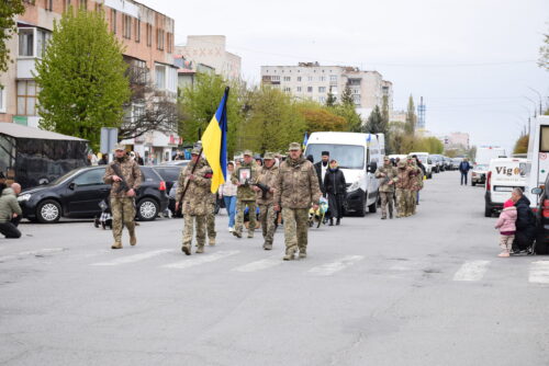 Надія жила майже два роки: у Шепетівці провели в останню земну дорогу Богдана Сацика
