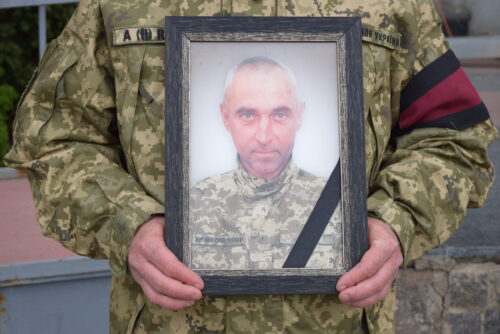 Надія жила майже два роки: у Шепетівці провели в останню земну дорогу Богдана Сацика