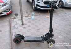 Не врятували: у Хмельницькому після падіння з електросамоката помер 11-річний хлопчик