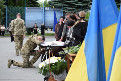Мріяв про родину й мирне життя: Шепетівка попрощалася з 24-річним воїном Віталієм Мосійчуком