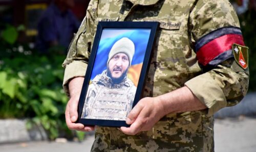 Півтора року невідомості: до Шепетівської громади «на щиті» повернувся солдат Андрій Яворський