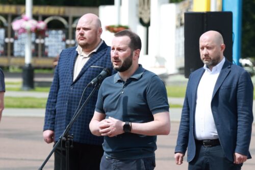 15 нових автобусів для школярів області: громади Шепетівщини теж отримали транспорт