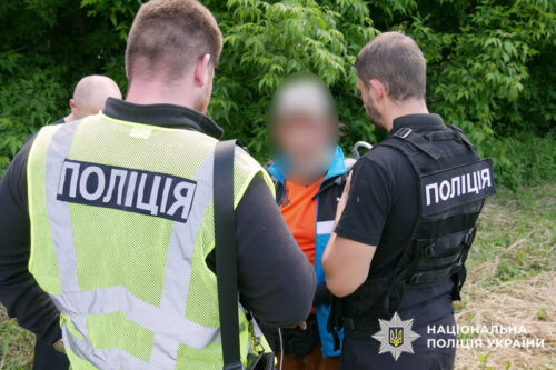 Домагався дитину онлайн, а потім покликав на зустріч у віддалений мікрорайон: на Хмельниччині затримали чоловіка