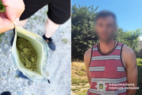Left: hand holding open small plastic bag with yellow powder; right: man in a red striped tank top standing outdoors, blurred face; police watermark in corner.