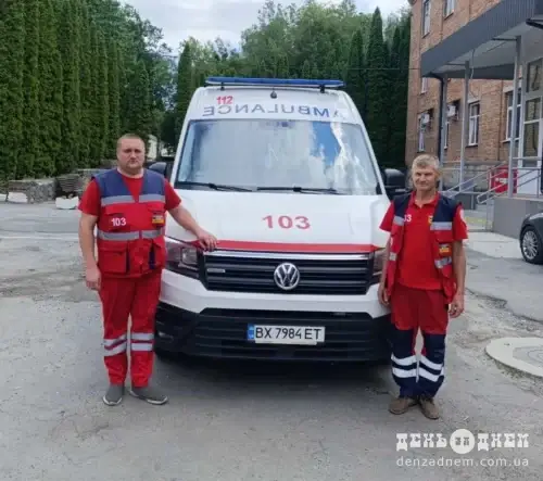 До пологового залишалося кілька хвилин: у Шепетівці жінка народила сина просто в кареті «швидкої»