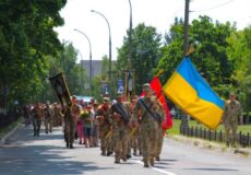 Мав іти у відпустку, але залишився з побратимами: Нетішин попрощався з Героєм