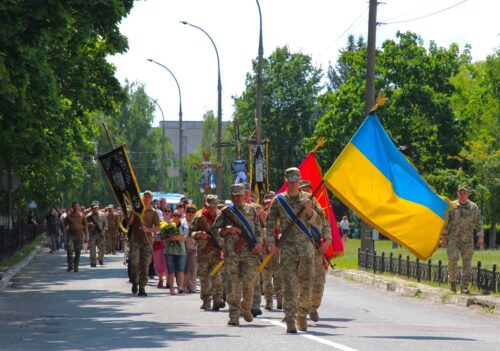Мав іти у відпустку, але залишився з побратимами: Нетішин попрощався з Героєм