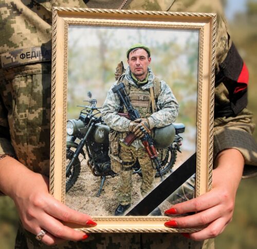 Мав іти у відпустку, але залишився з побратимами: Нетішин попрощався з Героєм
