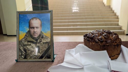 Вважався зниклим безвісти: Славутська громада провела в останню дорогу Захисника