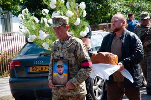 Назавжди 21: майже через два роки очікування Шепетівщина попрощалася з молодим офіцером «Мармуром»