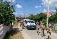 Його серце не витримало війни: Славутська громада попрощалася з молодшим сержантом