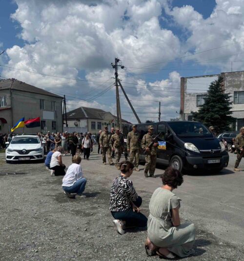 Він встиг дізнатися, що стане батьком сина, але так і не встиг його обійняти: у Судилкові попрощалися з Героєм