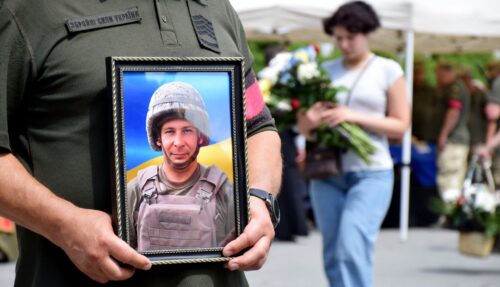 Родина побачила телефон Захисника в мережі, але ним користувався окупант: у Шепетівці попрощалися із Андрієм Зайцем