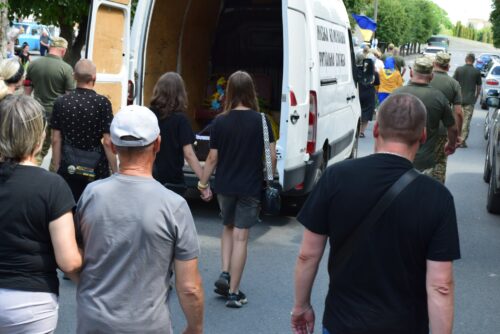 Родина побачила телефон Захисника в мережі, але ним користувався окупант: у Шепетівці попрощалися із Андрієм Зайцем