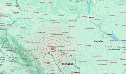 Map showing an earthquake epicenter near central Moldova with concentric red rings radiating outward from the center