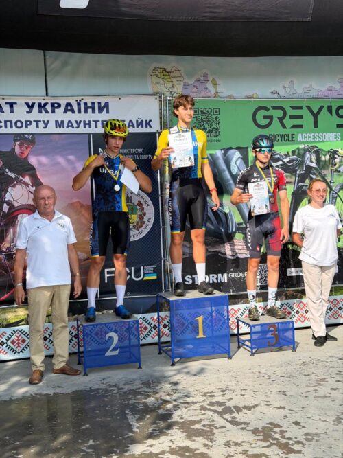 19 медалей чемпіонатів України: маунтенбайкери Хмельниччини — серед найкращих