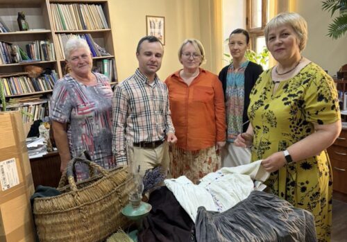 До музею на Хмельниччині передали унікальні речі середини ХХ століття