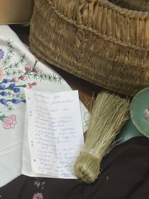 До музею на Хмельниччині передали унікальні речі середини ХХ століття