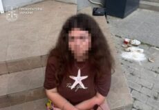 Посилка з поштомата обернулася кримінальною справою: на Хмельниччині судитимуть 22-річну жінку