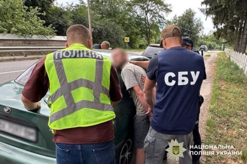 На Хмельниччині затримали торговця нелегальною зброєю