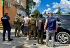 Незаконний перетин кордону вартістю 5 тисяч доларів: на Хмельниччині поліцейські затримали організатора схеми