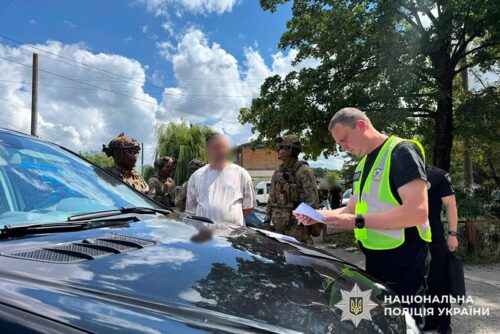 Незаконний перетин кордону вартістю 5 тисяч доларів: на Хмельниччині поліцейські затримали організатора схеми