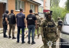 Брали по 6 тисяч доларів за втечу з України: на Хмельниччині затримали двох жителів Львівщини (Відео)