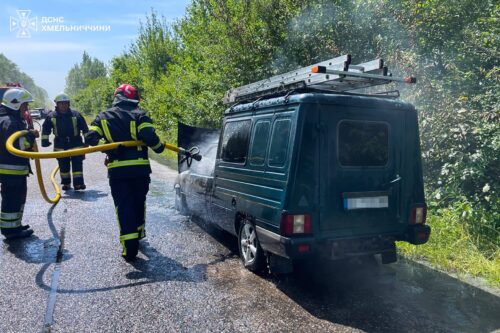 Палаючий день на Хмельниччині: за добу спалахнули свинокомплекс, гараж, авто та понад гектар сухостою