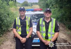 Полум’я відрізало шлях до порятунку: на Хмельниччині поліцейські й сусіди врятували цілу родину (Відео)