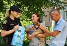 На Хмельниччиі поліцейські врятували цуцика від жорстокої господарки: як змінилося його життя