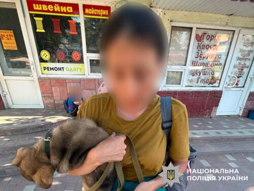 На Хмельниччиі поліцейські врятували цуцика від жорстокої господарки: як змінилося його життя