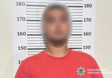 На Хмельниччині молодик вдарив пляшкою неповнолітнього