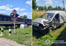 На Шепетівщині мікроавтобус зіткнувся з дизельним потягом: що відомо